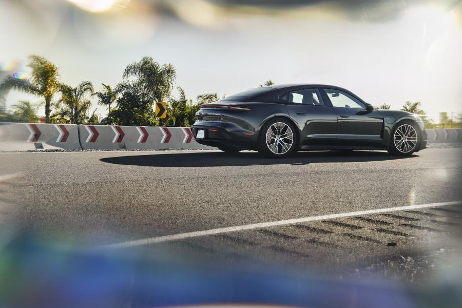  Porsche Taycan 4S 2020 года  (NA) (фото 7 из 29)